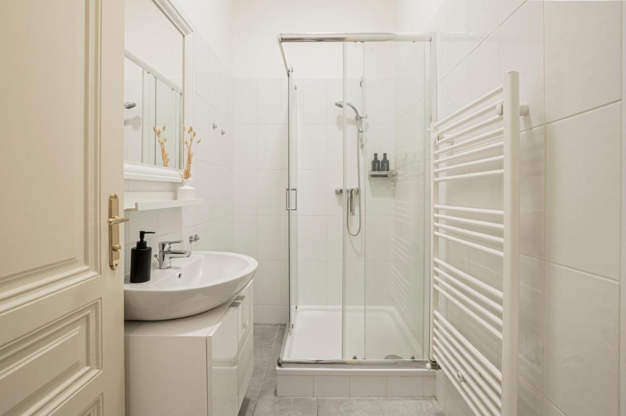 Charming Apt Perfect For 4-6 Tram, Self-Checkin Vienna Exterior photo