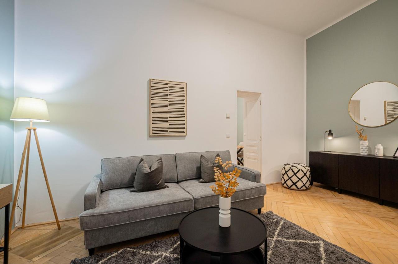 Charming Apt Perfect For 4-6 Tram, Self-Checkin Vienna Exterior photo